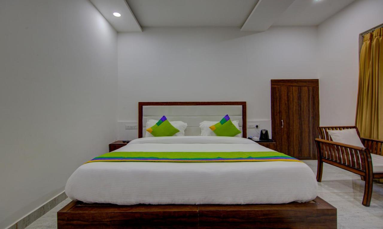 Treebo Down Town, Dalhousie Hotel Екстериор снимка
