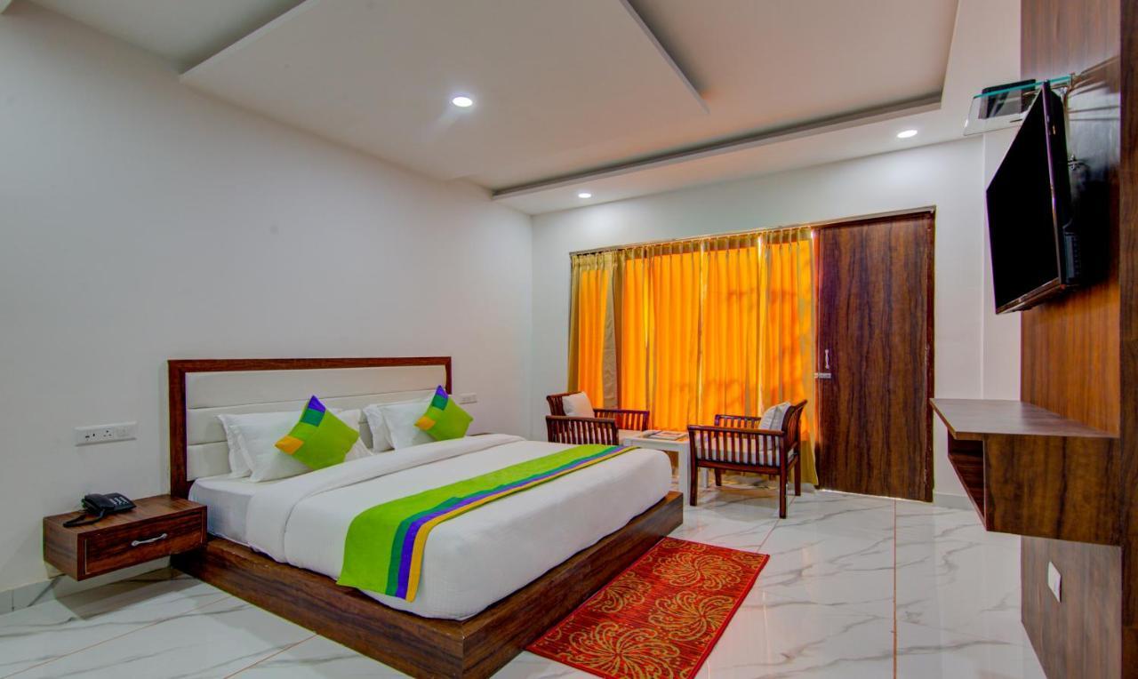 Treebo Down Town, Dalhousie Hotel Екстериор снимка