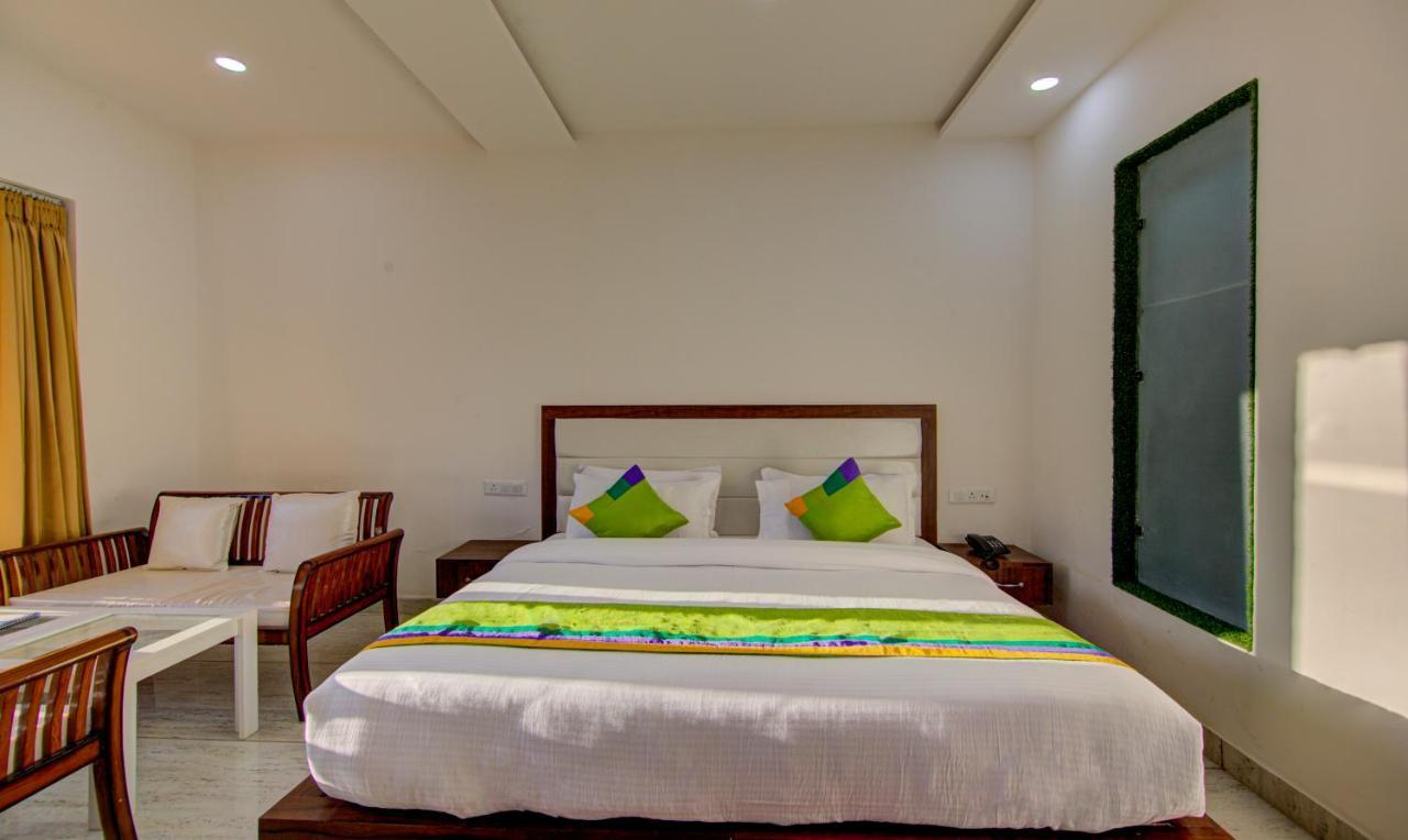 Treebo Down Town, Dalhousie Hotel Екстериор снимка