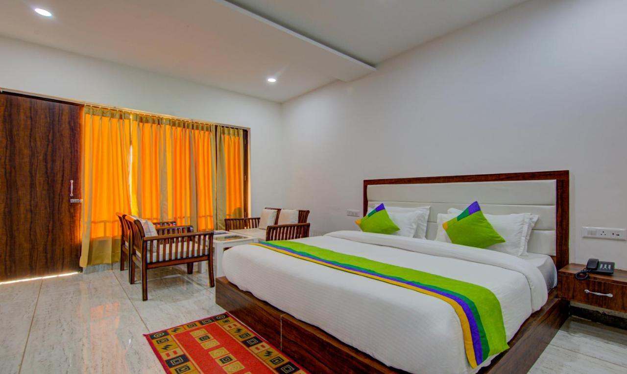 Treebo Down Town, Dalhousie Hotel Екстериор снимка